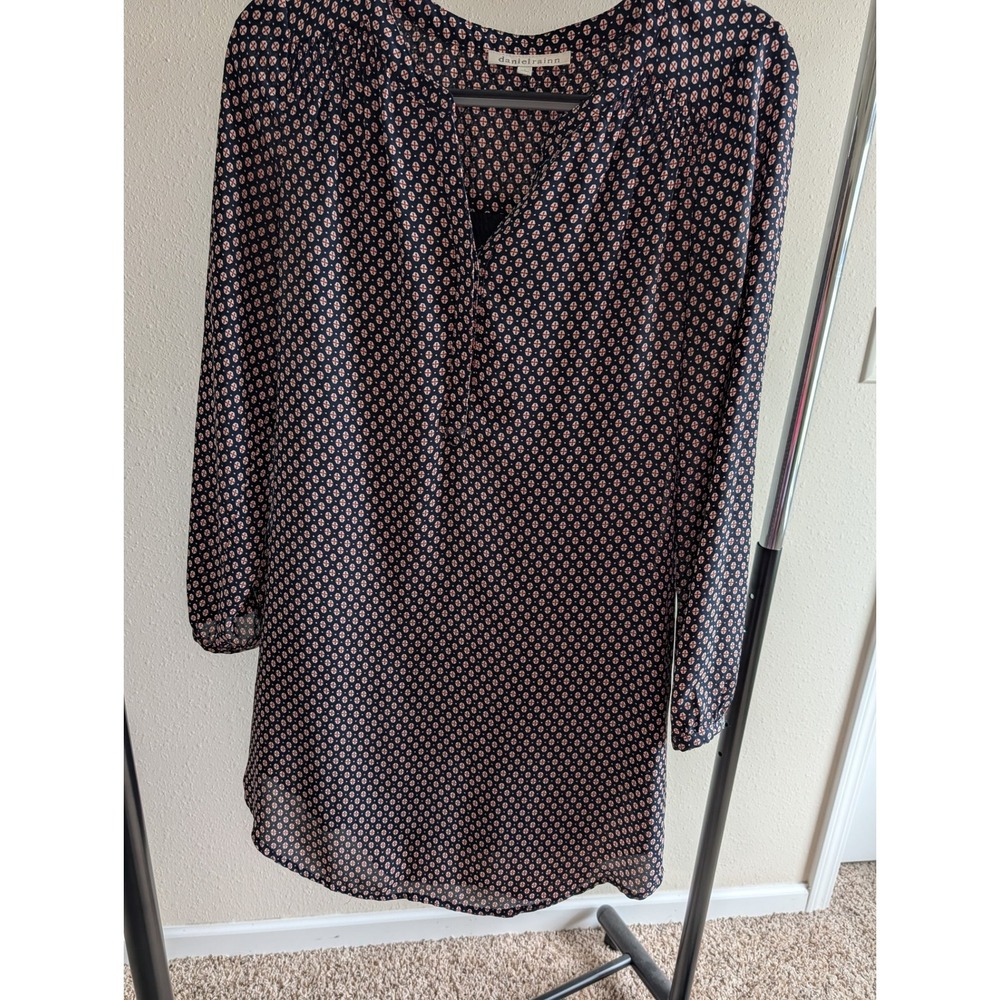 Daniel Rainn Navy Blue Geometric Print Smocked Back V-Neck Blouse Small 50513PR1